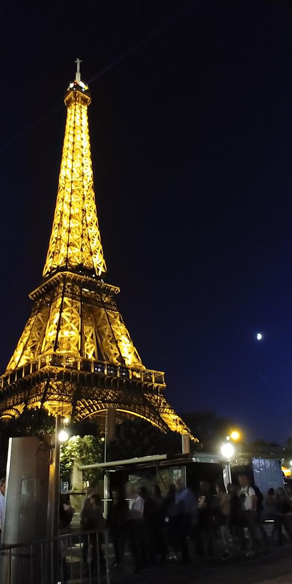 Gambar Menara Eiffel Di Malam Hari Tempat Berbagi Gambar