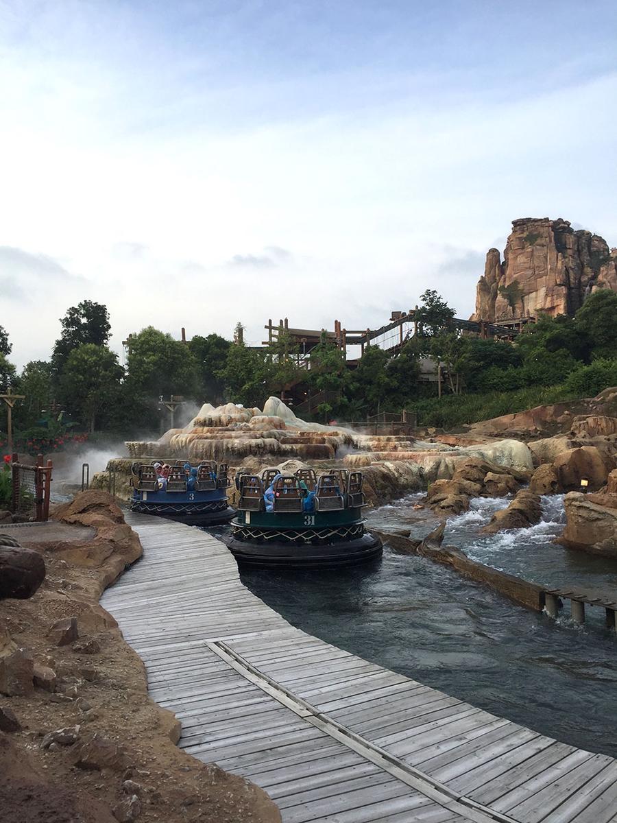 上海ディズニーランド　ロアリング・ラピッド