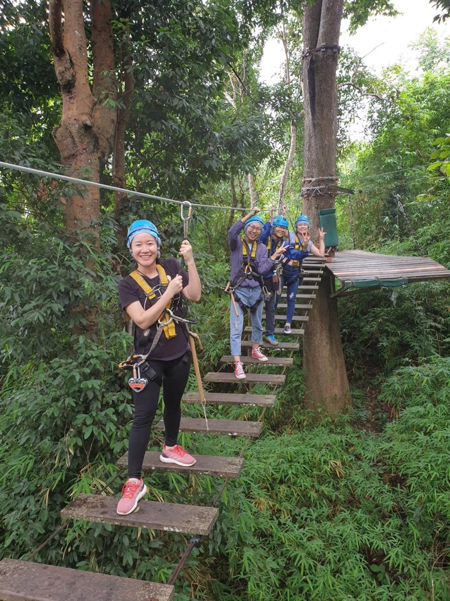 Petualangan Zipline Treetop