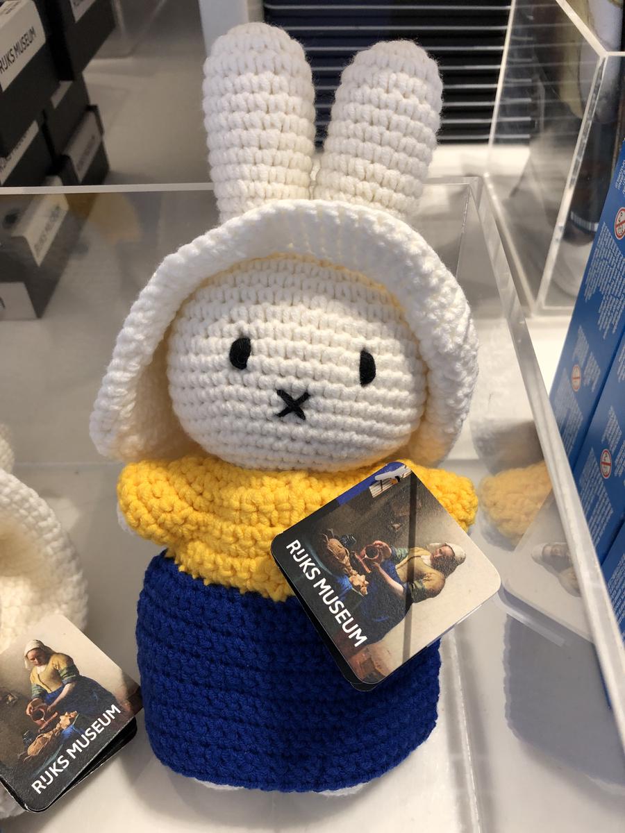 アムステルダム国立美術館 ミッフィーの編みぐるみ
