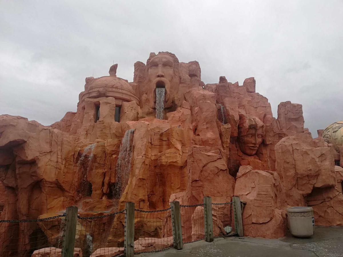 US UOR レストラン「Mythos(ミソス)」