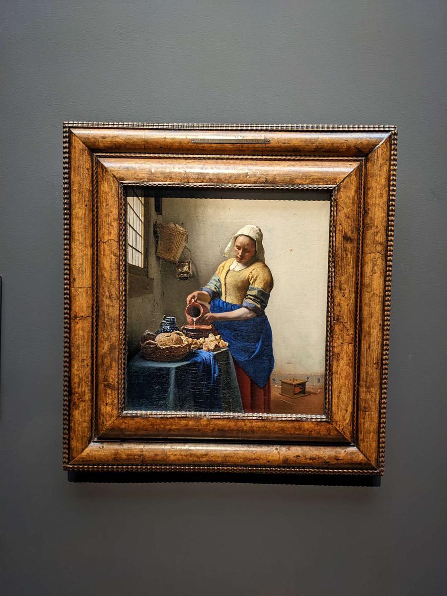 アムステルダム国立美術館 フェルメール「牛乳を注ぐ女」