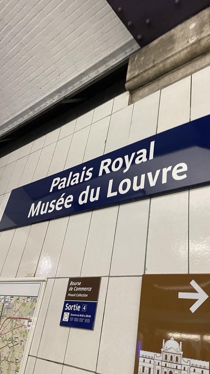 ルーブル美術館　地下鉄