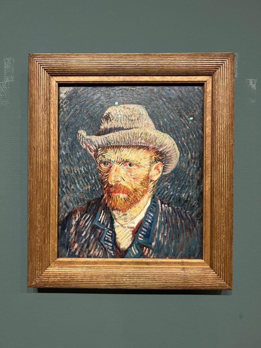 アムステルダム ゴッホ美術館　灰色のフェルト帽子をかぶった自画像
