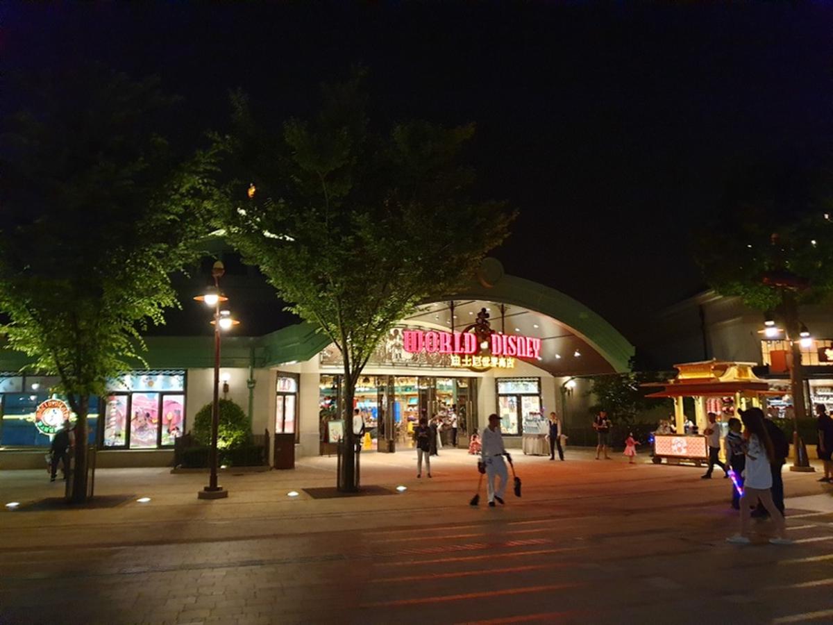 上海ディズニーランド　ワールド・オブ・ディズニー・ストア