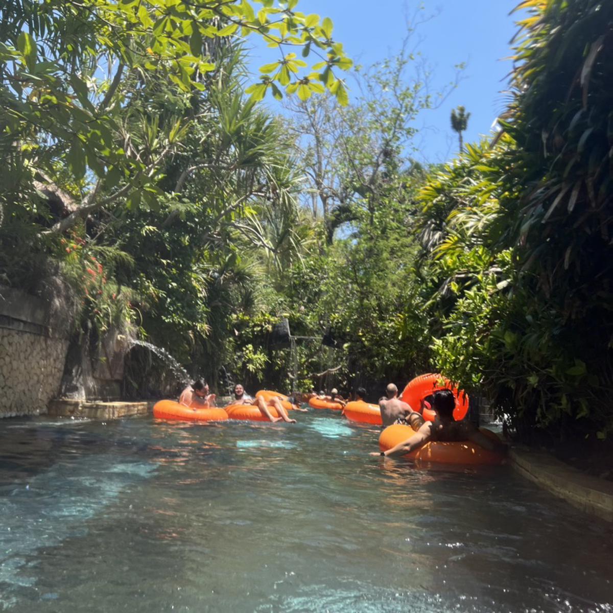 ウォーターボム 流れるプール